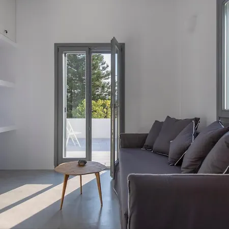 Parikia's Crossroad 3 Bedroom House