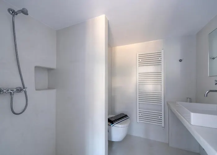 Parikia's Crossroad 3 Bedroom House *