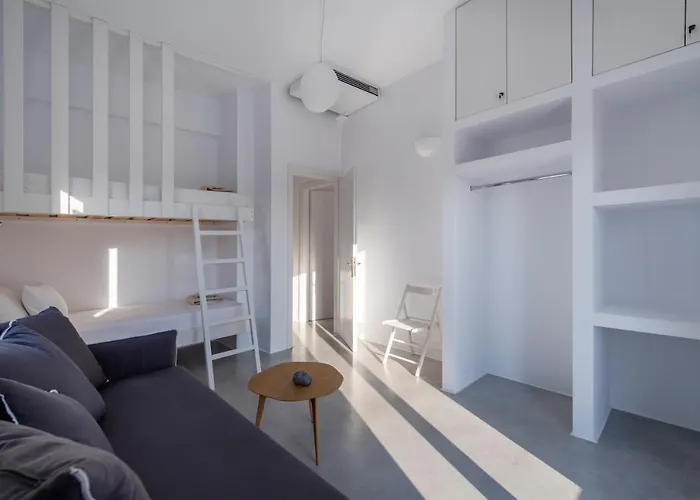 Parikia's Crossroad 3 Bedroom House Πάρος