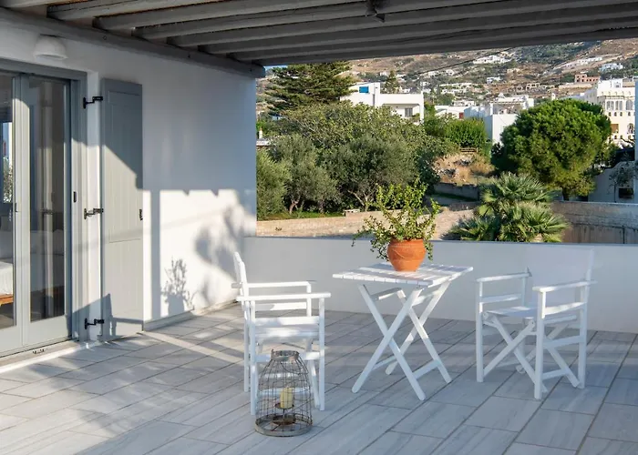 Parikia's Crossroad 3 Bedroom House Πάρος