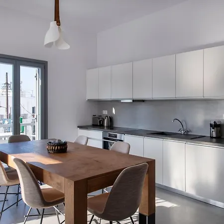 Parikia's Crossroad 3 Bedroom House Apartment