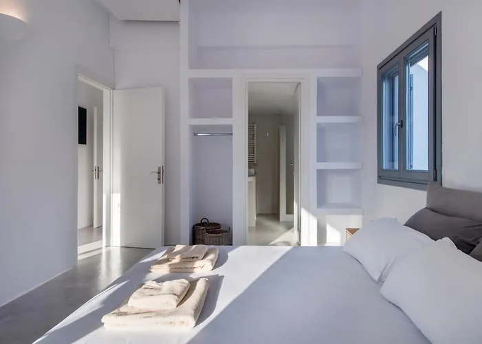 Parikia's Crossroad 3 Bedroom House * Parikia (Paros)