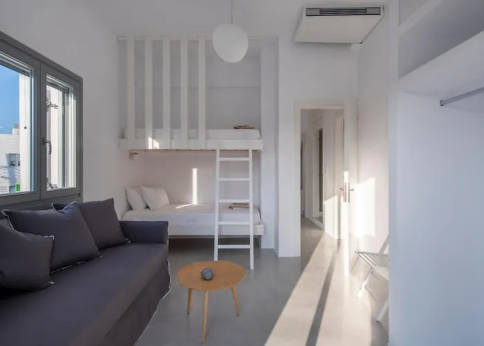 Parikia's Crossroad 3 Bedroom House Apartment